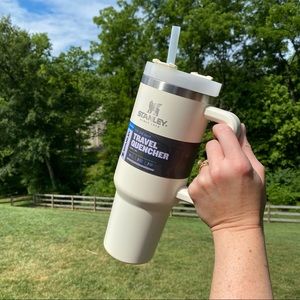 NWT Cream Stanley Travel Quencher Cup with Handle 40oz off white